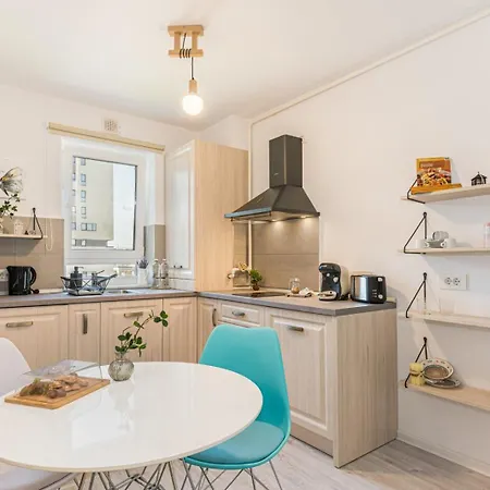 Ella Coresi-free Private Parking *