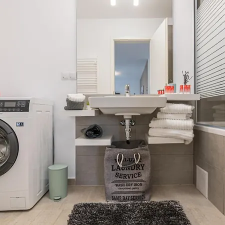 Apartment Ella Coresi-free Private Parking