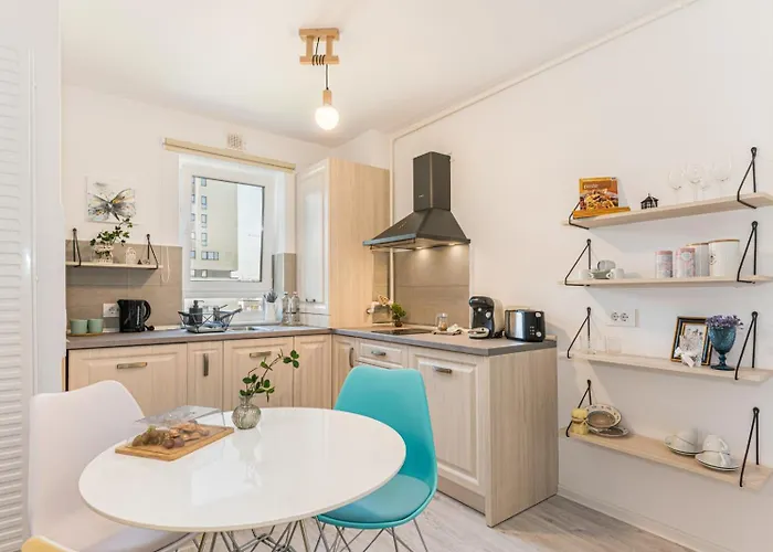 Ella Coresi-free Private Parking *