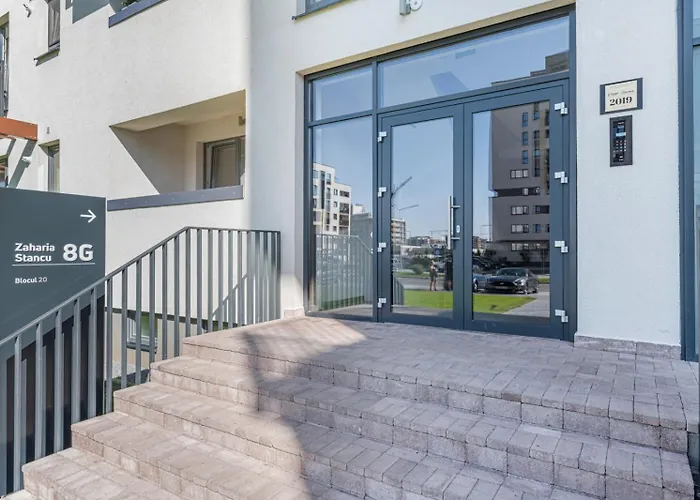 Ella Coresi-free Private Parking Апартаменти